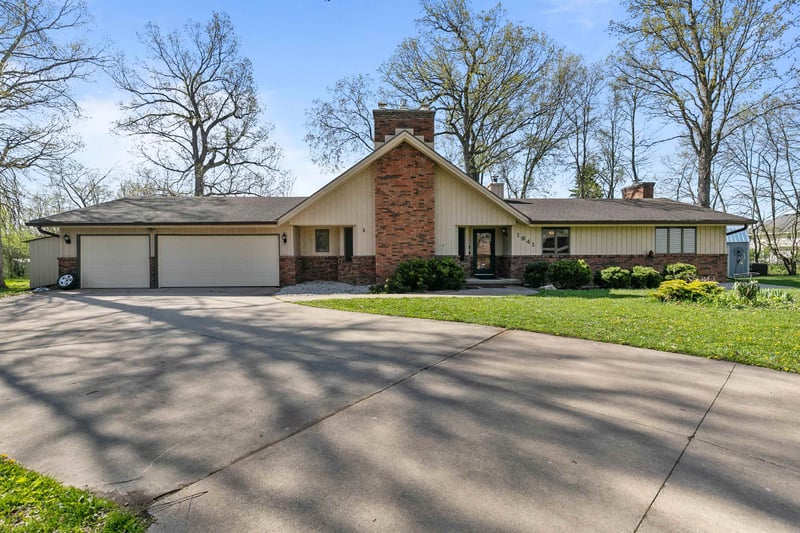 1841 Eagle Dr, Neenah, WI 54956-1291