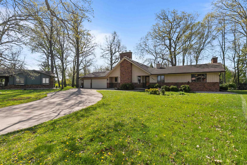 1841 Eagle Dr, Neenah, WI 54956-1291