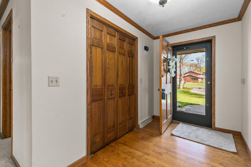 1841 Eagle Dr, Neenah, WI 54956-1291