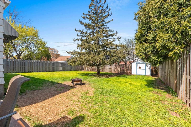 1012 Redwood Dr, Green Bay, WI 54304