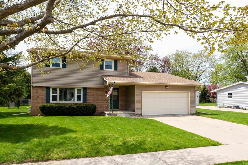 1235 Westhaven Dr, Oshkosh, WI 54904-8141
