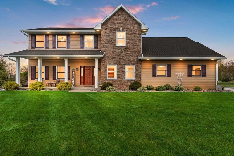 N1203 South Creek Dr, Greenville, WI 54942