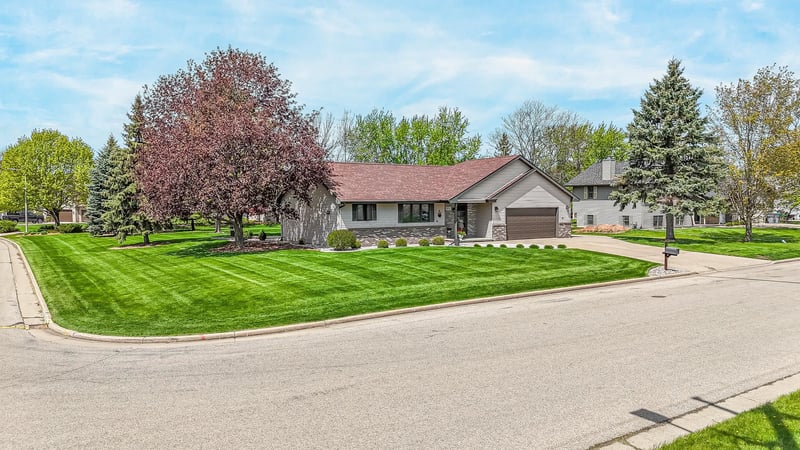 670 5th Ave, Winneconne, WI 54986