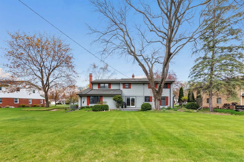 341 Roselawn Blvd, Green Bay, WI 54301-1305