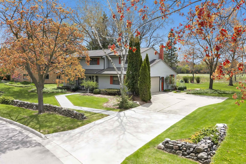 341 Roselawn Blvd, Green Bay, WI 54301-1305