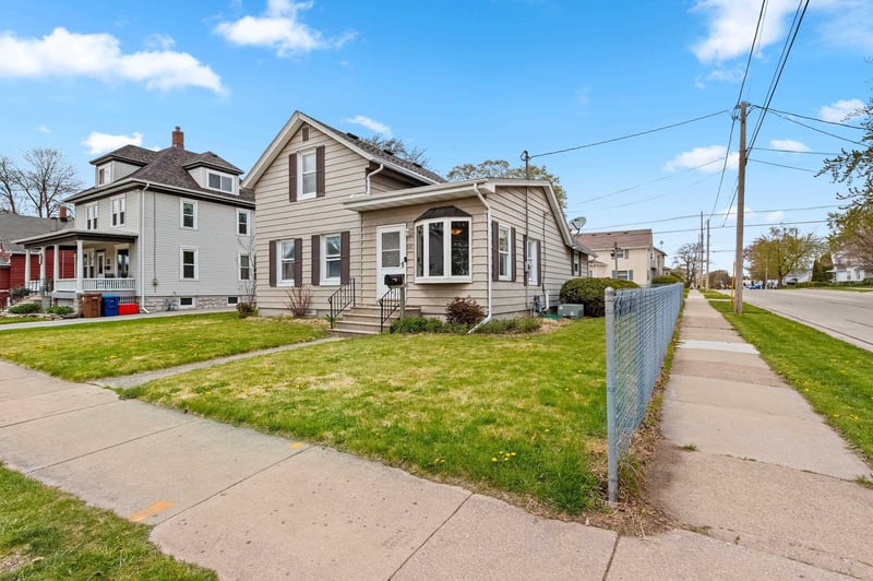 646 1st St, Menasha, WI 54952