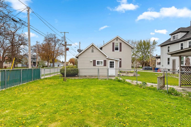 646 1st St, Menasha, WI 54952