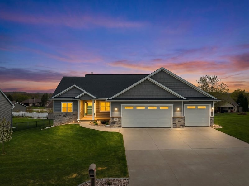 306 Ashtin Way, Hortonville, WI 54944