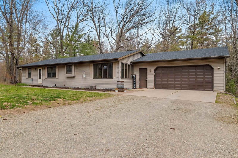 6722 Oconto River Shores Ln, Oconto Falls, WI 54154