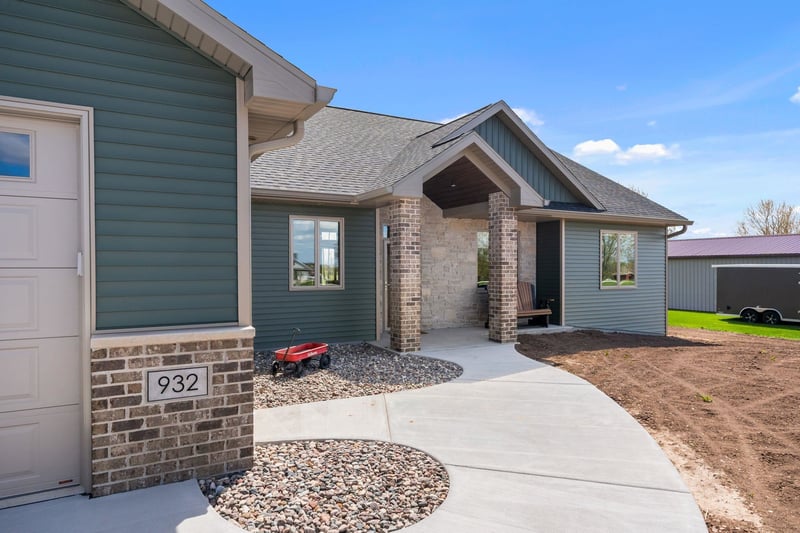 932 Meadowlark Rd, De Pere, WI 54115-9648