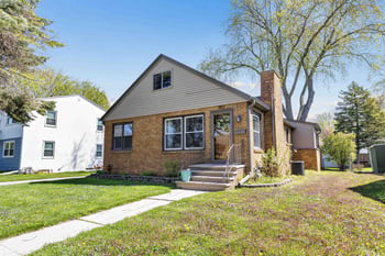 982 Holzer St, Green Bay, WI 54303