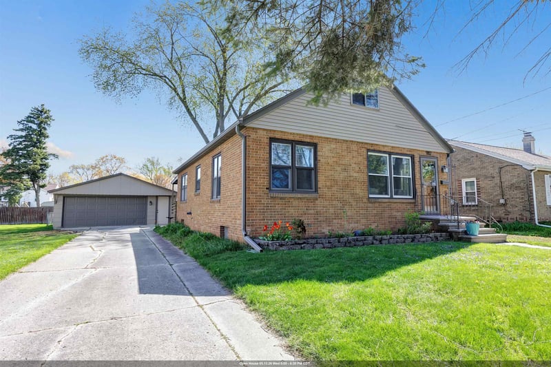 982 Holzer St, Green Bay, WI 54303