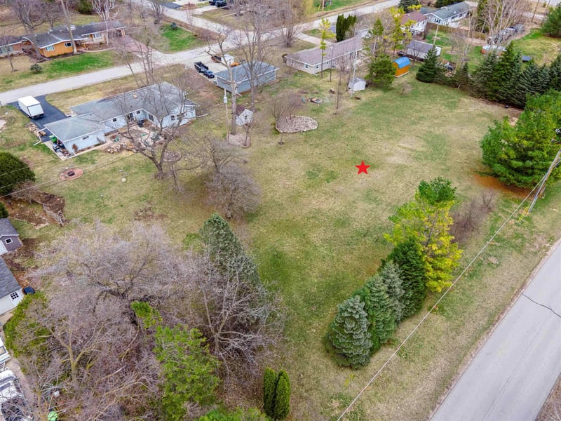 2524 Breezewood Ln, Neenah, WI 54956
