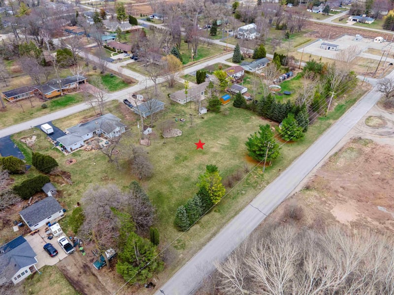 2524 Breezewood Ln, Neenah, WI 54956