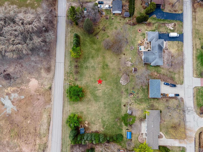 2524 Breezewood Ln, Neenah, WI 54956