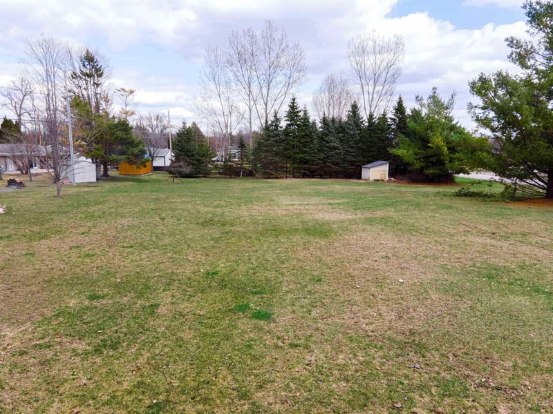 2524 Breezewood Ln, Neenah, WI 54956