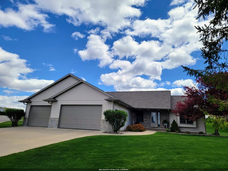 220 East Ridge St, New London, WI 54961