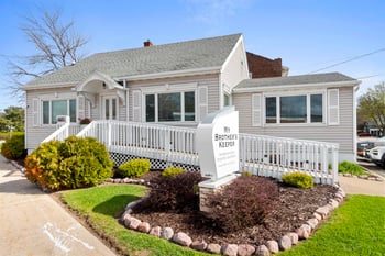 1463 Main St, Green Bay, WI 54302-1750