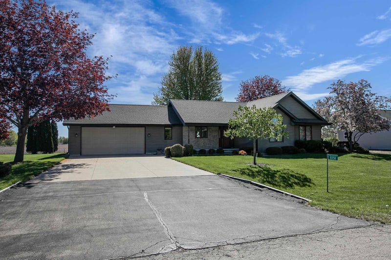 8358 Pheasant Run Trl, Larsen, WI 54947