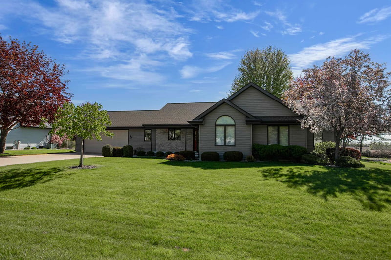 8358 Pheasant Run Trl, Larsen, WI 54947