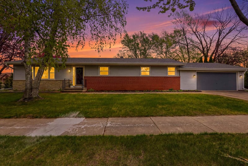 920 Westhaven Dr, Oshkosh, WI 54904