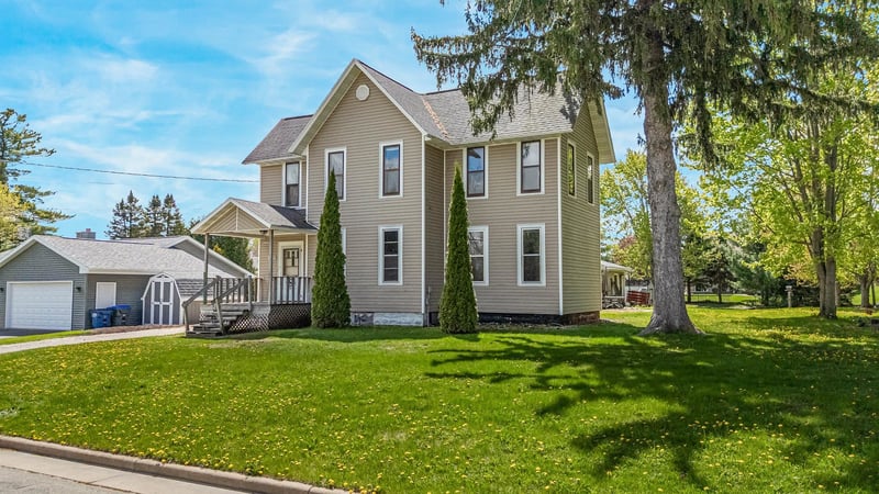318 Nye St, Hortonville, WI 54944