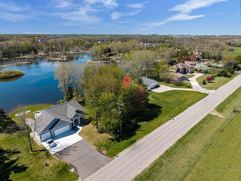 1855 Shady Ln, Neenah, WI 54956