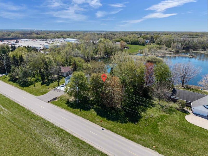 1855 Shady Ln, Neenah, WI 54956