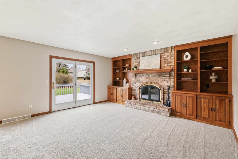 1138 Capitol Dr, Appleton, WI 54911-1439