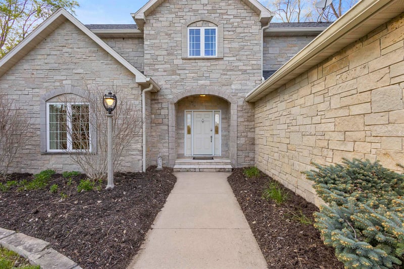 5100 Streich Ln, Oshkosh, WI 54902-7515
