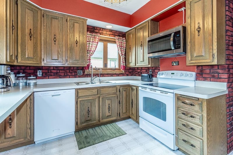 1002 Mill St, New London, WI 54961-1972