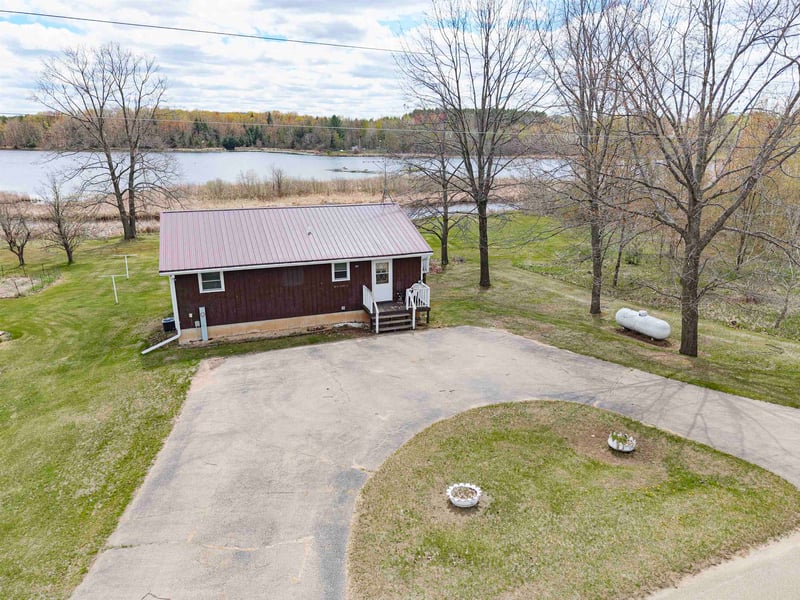 321 Lake Dr, Gresham, WI 54128