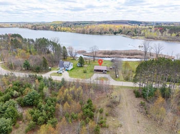 321 Lake Dr, Gresham, WI 54128