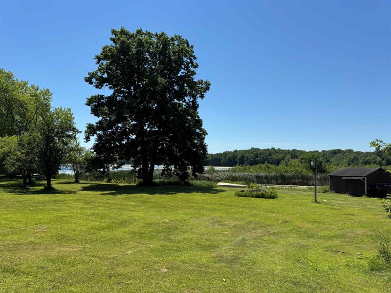 321 Lake Dr, Gresham, WI 54128