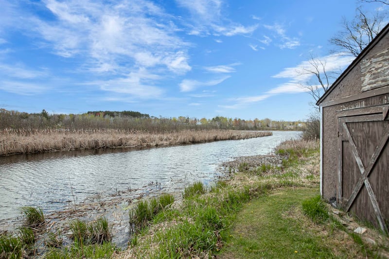 321 Lake Dr, Gresham, WI 54128