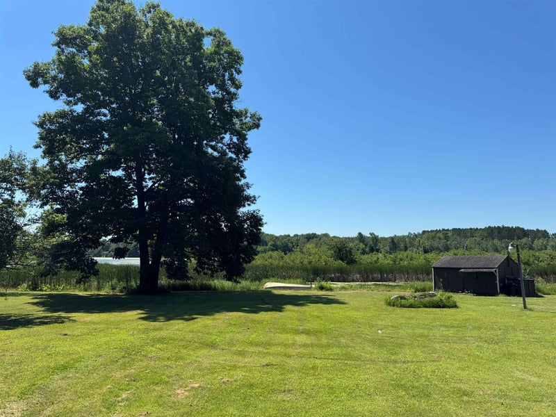 321 Lake Dr, Gresham, WI 54128