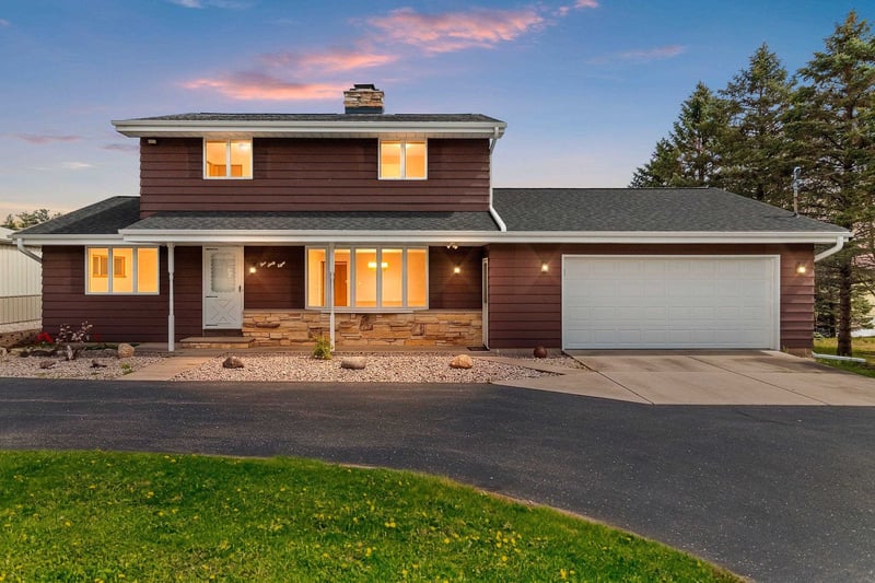 568 Nash St, Hortonville, WI 54944