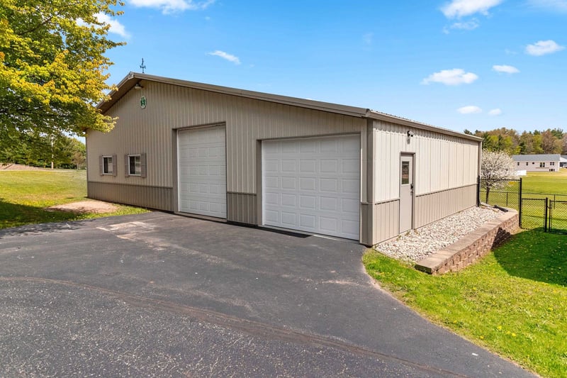 568 Nash St, Hortonville, WI 54944