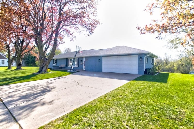 808 Gertrude St, Kaukauna, WI 54130