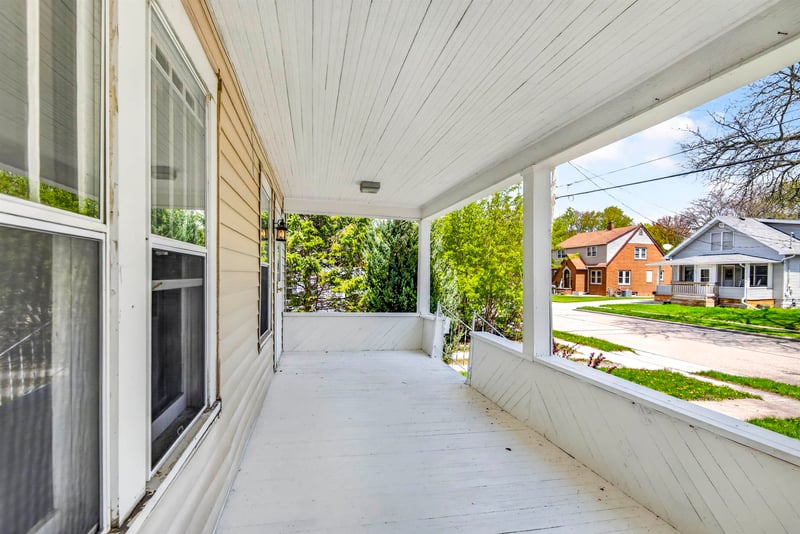 355 Oak St, Menasha, WI 54952