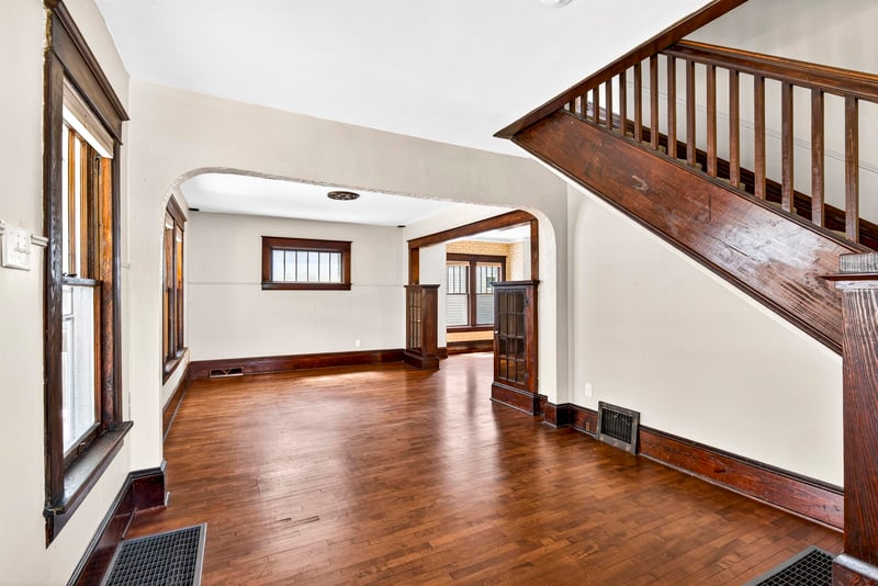 355 Oak St, Menasha, WI 54952