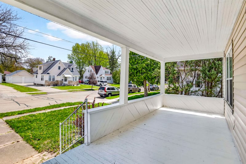 355 Oak St, Menasha, WI 54952