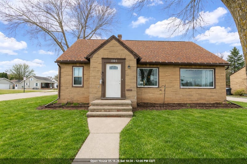 1105 Madison St, Little Chute, WI 54140