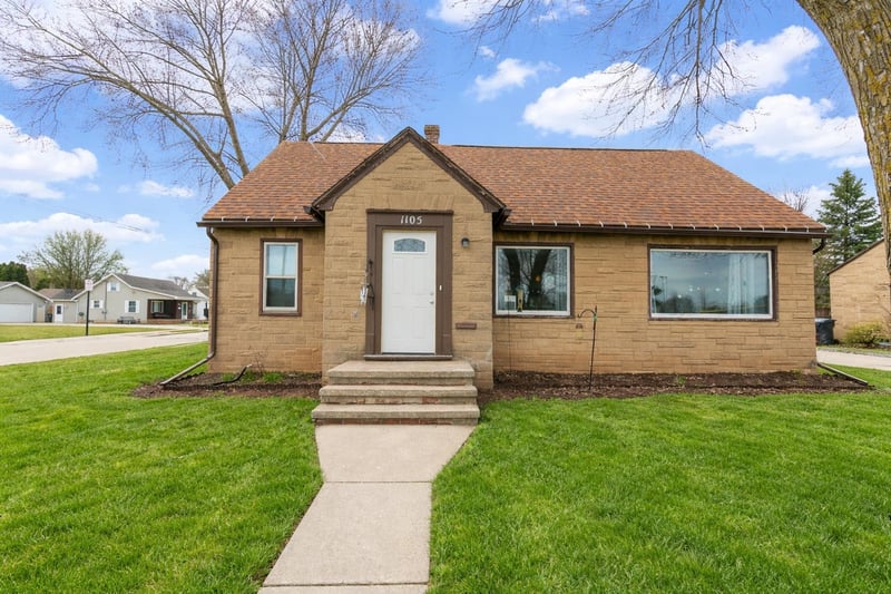 1105 Madison St, Little Chute, WI 54140