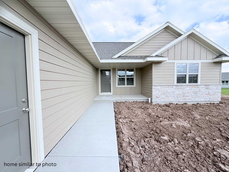 1429 Crossroads Dr, Hobart, WI 54313