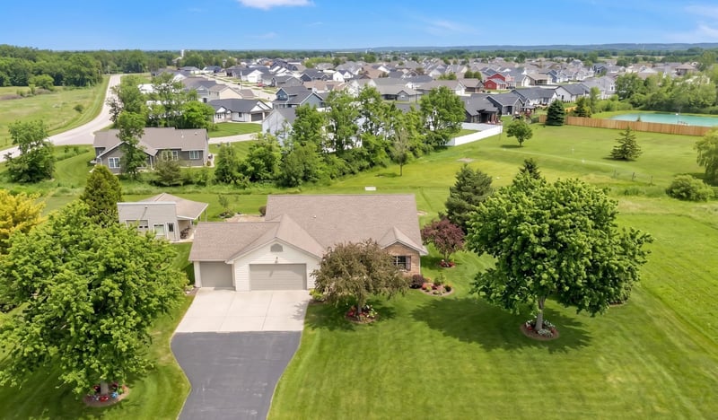 1072 Traboh Ct, De Pere, WI 54115