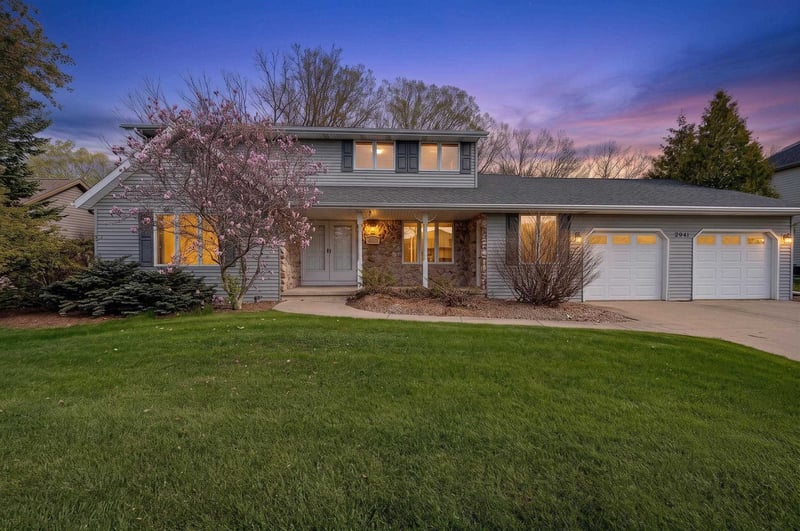 2941 Mayflower Rd, Green Bay, WI 54311