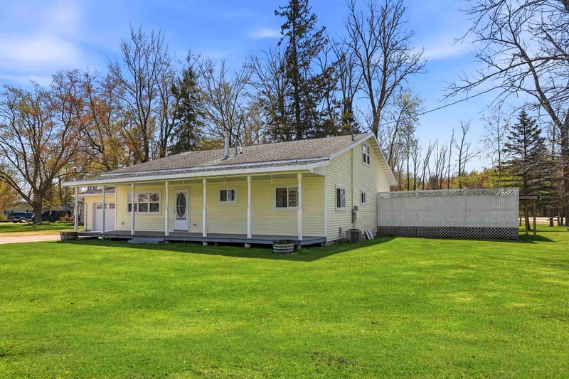 N5699 Maders Cir, Shawano, WI 54166