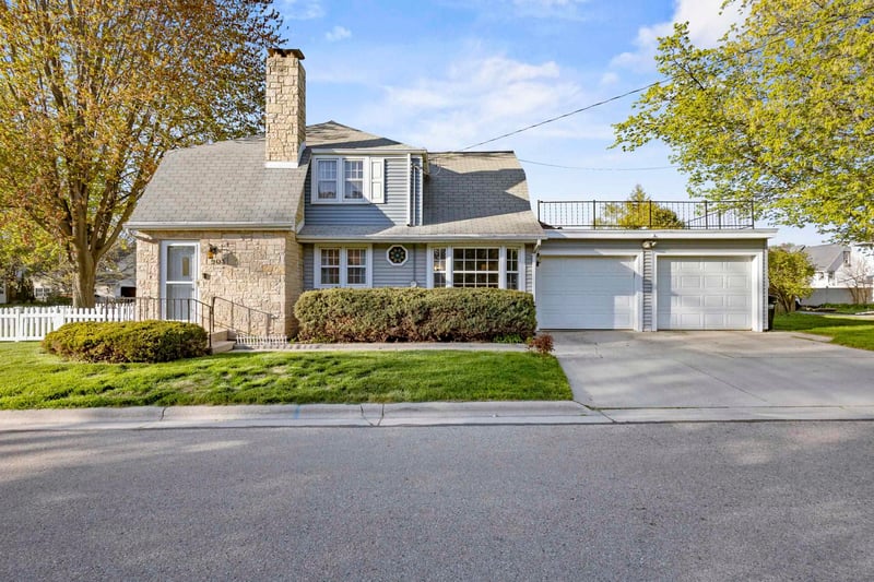 903 Allouez Pl, Green Bay, WI 54301