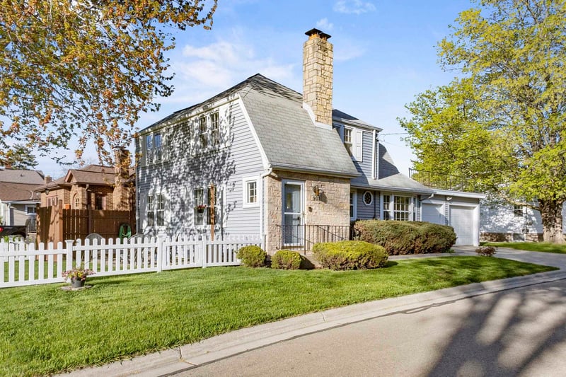 903 Allouez Pl, Green Bay, WI 54301